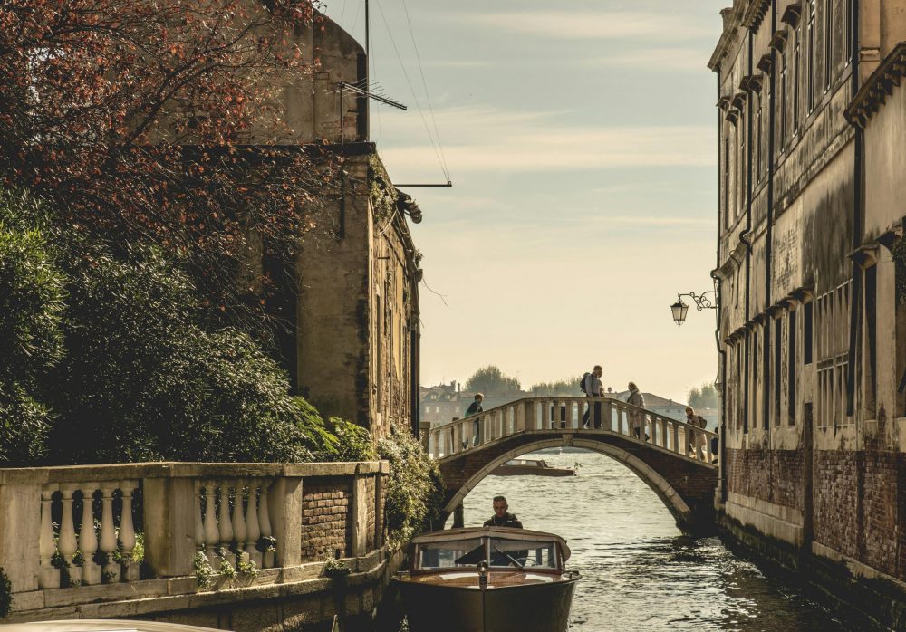 Travel restrictions in European cities 2025 shown in Venice, with day-tripper fees and entry limits for tourists